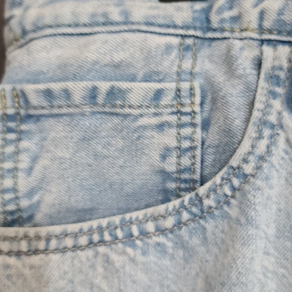 Levi's Mens‎ Shorts Denin Light Wash Pockets Sz. 40x12 EUC